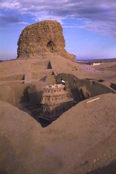 C. Der buddhistische Stupa von Tapa Kalan, Hadda (bei Jalalabad im Tal des Kabul-Flusses, Ost-Afghanistan) (5./8. Jh. n. Chr.) (©: Zemaryalai Tarzi)